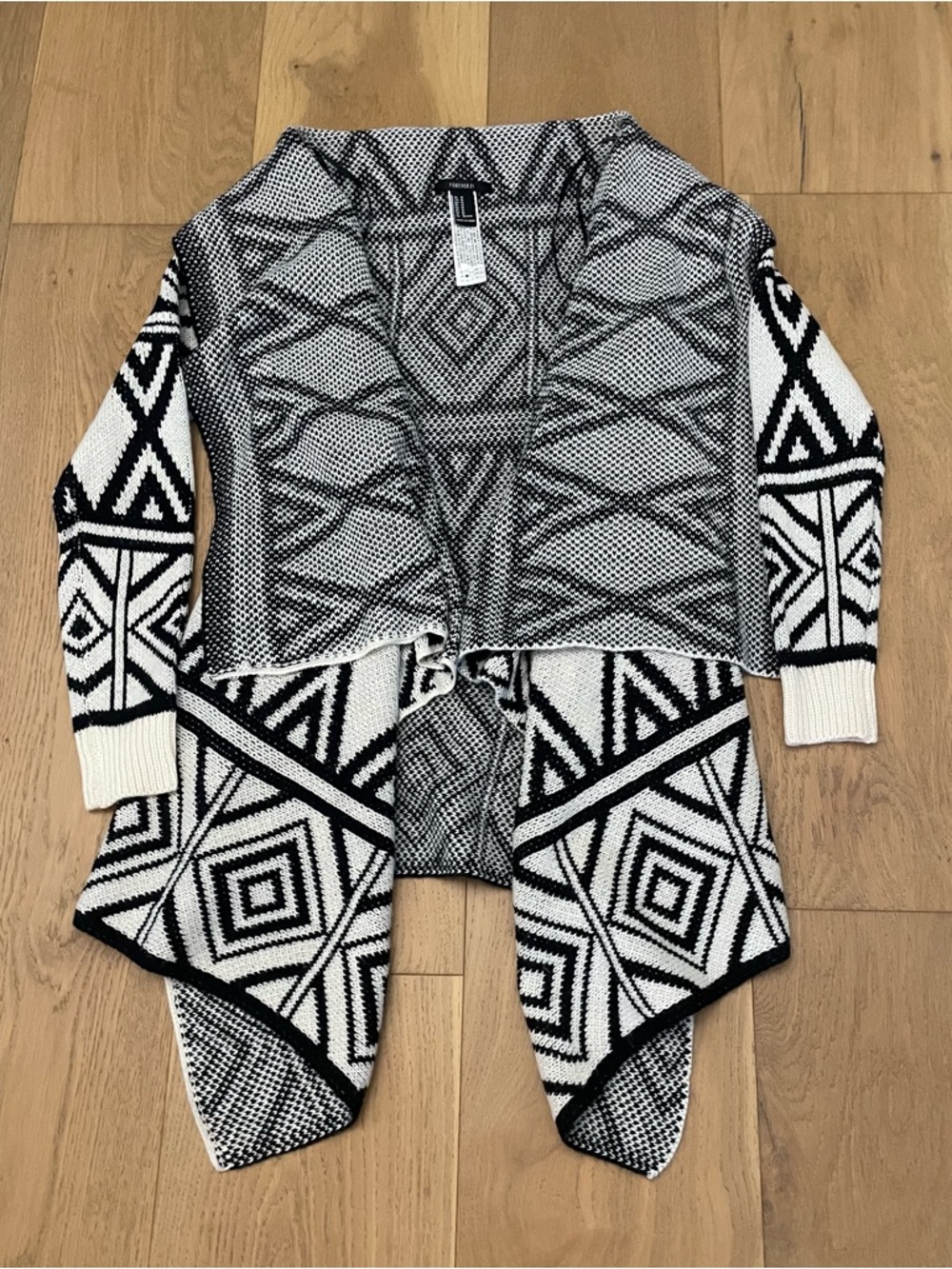 Forever 21 Black & White Geometric Open-Front Cardigan